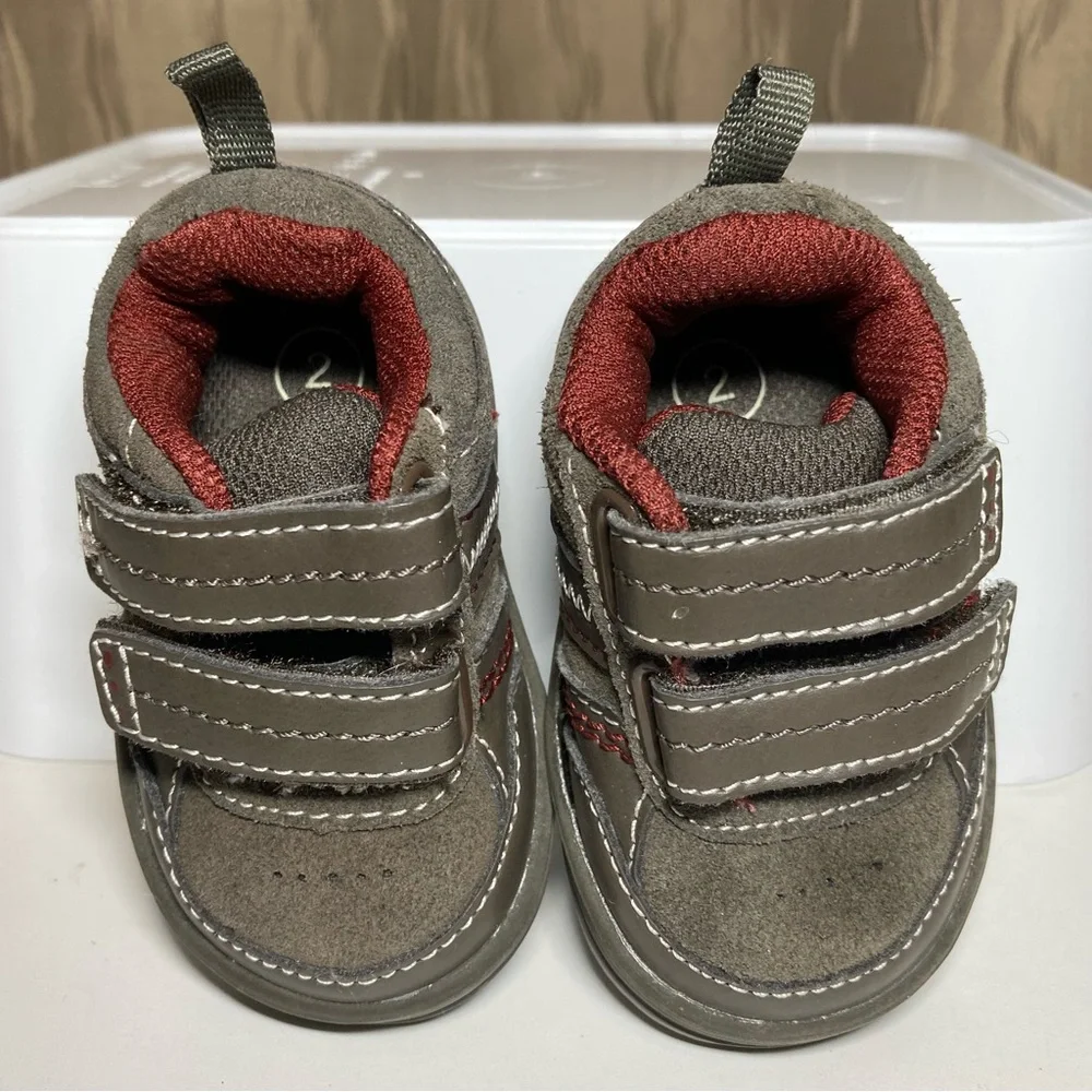 🌺 Genuine Kids OshKosh Infant Baby Size 2 Sneakers Two Strap